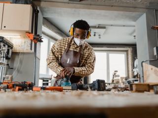 Location ponceuse parquet : louer ou acheter en 2026 ?