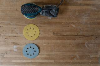 Plateau de ponceuse : taille, fixation et usure