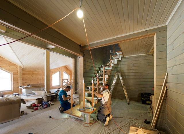 Poncer un escalier en bois : la méthode complète, marche par marche Poncer un escalier en bois : la méthode complète, marche par marche