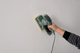 Ponceuse murale : choisir, louer et poncer murs et plafonds